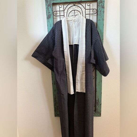 Japanese Haori Kimono Jacket – Navy Woven with Ivory Lining - Picture 4 of 9